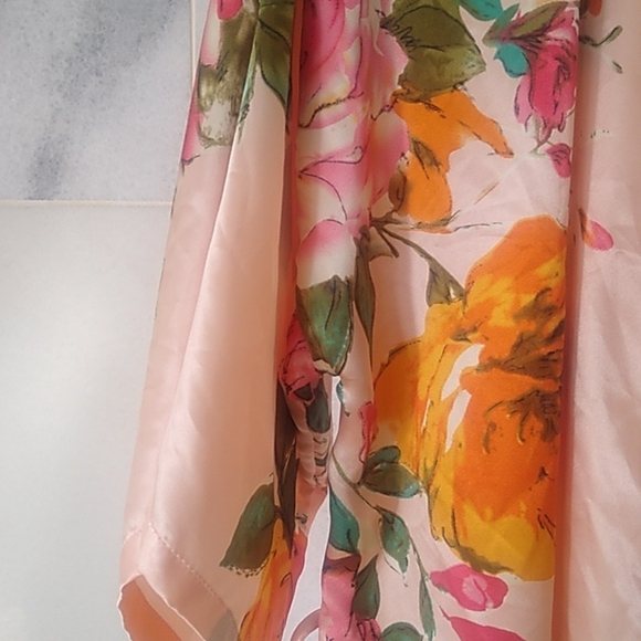 2 flowered Robes white and Peach Medium. Women's - Picture 12 of 13